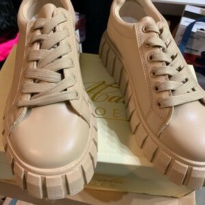 Atlas beige sneakers